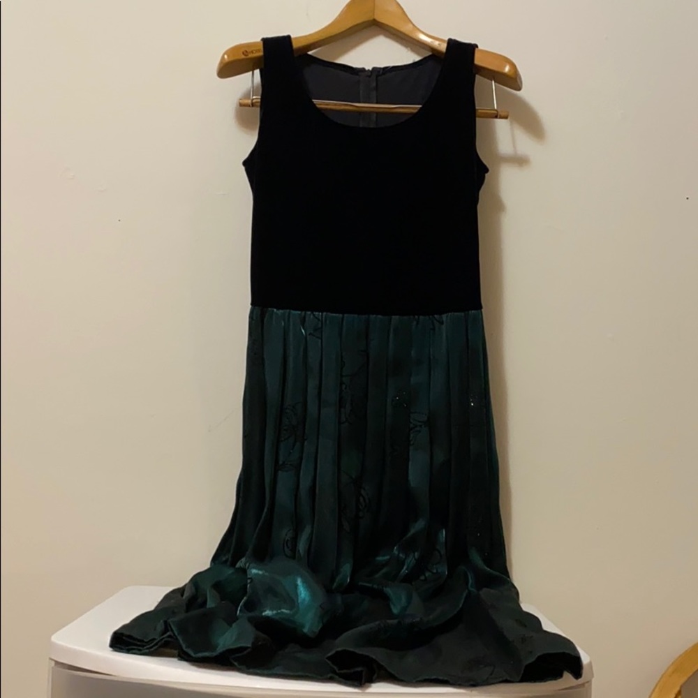DRESS  COLOR BLACK NO BRAND SIZE M